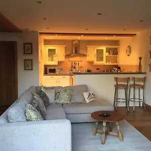 The Apple Shed Farmborough